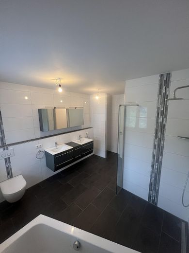 Spacious 5-room maisonette apartment in Neuburg an der Donau – Hauptbad