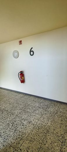 3-Zimmer-Wohnung – frisch renoviert, bezugsfertig – Treppenhaus