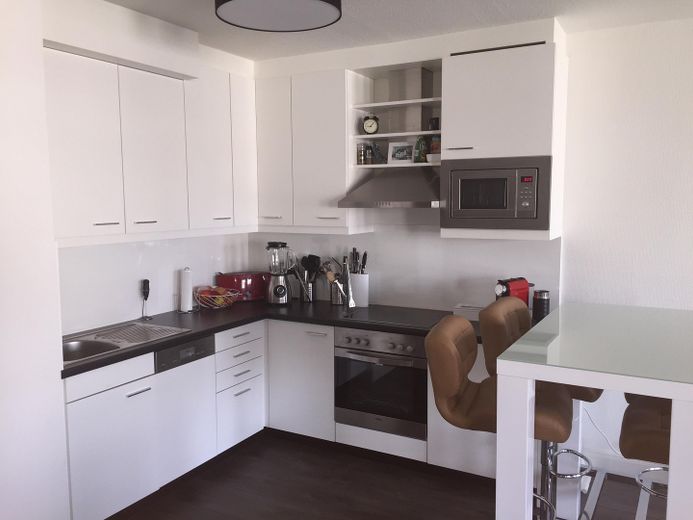 Loft an der Elbe mit Balkon und Blick auf den Elbtower, neben Hafencity – Küche