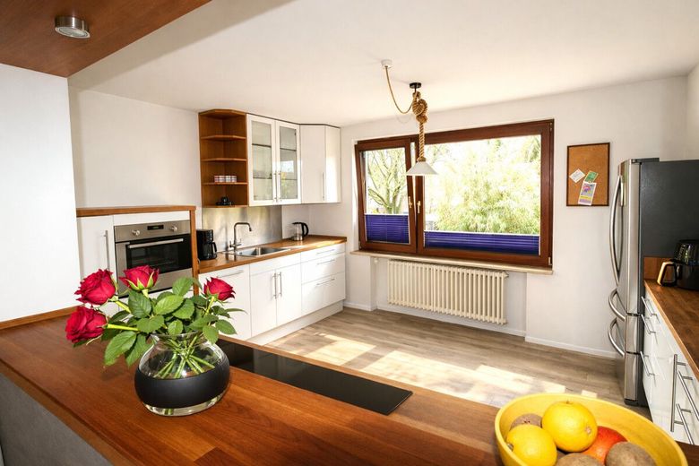 Charmantes Reihenmittelhaus auf Helgoland-Oberland mit ausgebautem Dachgeschoss und 2 Terrassen – Küche 1