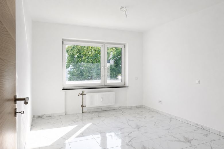 Wie neu: Modernisierte 3-Zimmer-Wohnung mit hochwertiger Küche in ruhiger Lage. – Schlafzimmer
