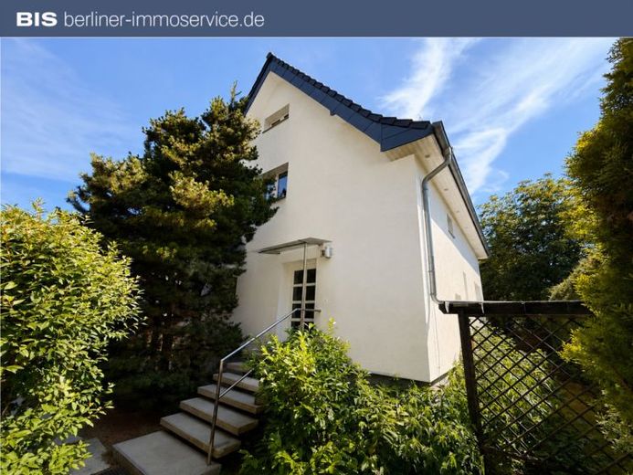 Mehr Platz für die Familie – Einfamilienhaus mit Kamin, Garten und Dachboden in Friedrichshagen – Foto 1
