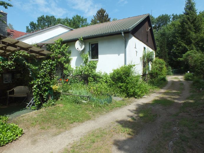 Provisionsfrei - Doppelhaushälfte in Waldnähe – Hofbereich