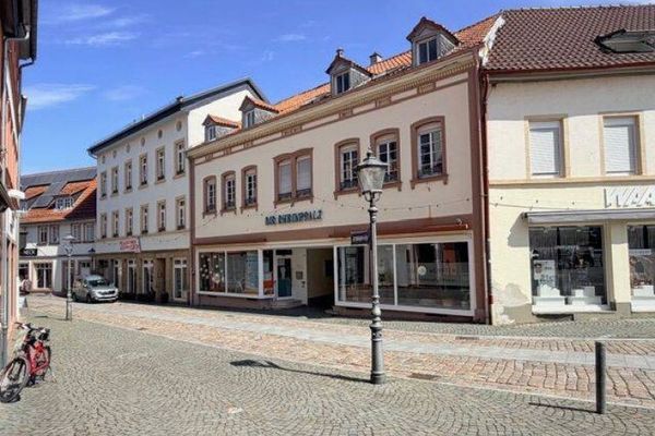 EUPORA® Immobilien : -RESERVIERT- Gepflegtes Wohn- /Geschäftshaus in der Altstadt Kirchheimbolanden.