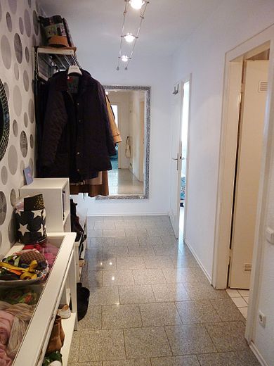 Schöne optimal geschnittene Dreizimmerwohnung, 76 qm, in Düsseldorf Flingern-Nord. – Diele