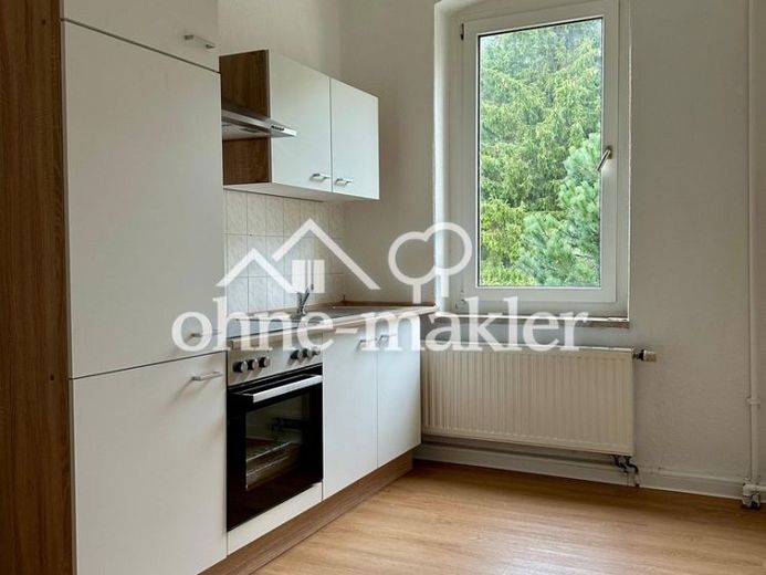 Fraîchement rénové, cuisine équipée + place de parking incluses : 67 m² dans un immeuble ancien pour seulement 371 € hors charges ! – Photo 1