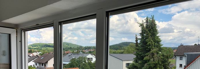 Attraktive 3,5 Zimmer-Wohnung in Schweinheim mit TG – Blick vom Wohnzimmer 