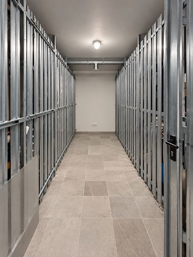 Ekskluzywny, w pełni umeblowany i wyposażony penthouse w spokojnej lokalizacji z dogodnym połączeniem komunikacyjnym. – Kellerabteil