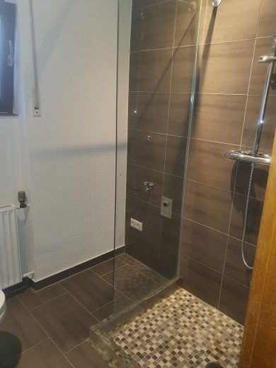 3 Zimmer Wohnung mit Terrasse. – DU/WC - Waschm./Trockn.