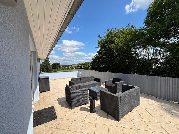 Toskana-Villa freistehend auch als Zweifamilienhaus nutzbar – Dachterrasse OG