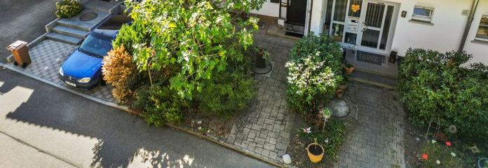 IMMORath.de – Attraktive Doppelhaushälfte mit Innenpool, Sauna und Garten