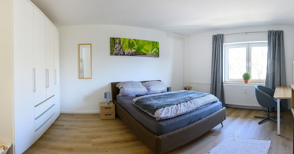 Moderne Wohnung in Alsternähe mit Balkon | Zentral und Blick ins Grüne – Schlafzimmer - Ansicht #1
