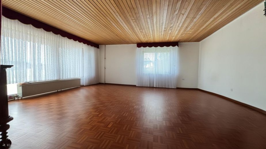 Schönes Einfamilienhaus in Wächtersbach – Grosszügiges Wohnzimmer