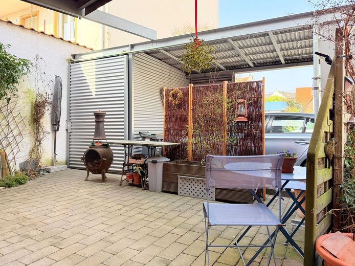 Renoviertes Einfamilienhaus mit Balkon, Carport und flexiblen Nutzungsmöglichkeiten – Außenbereich vor dem Anwesen