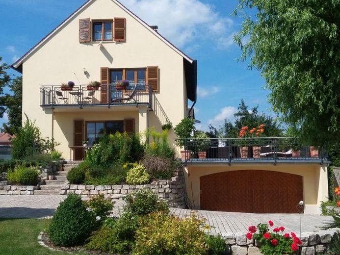 MEHRGENERATIONENHAUS MIT TOP AUSSTATTUNG UND WEITERER AUSBAURESERVE – Foto 1