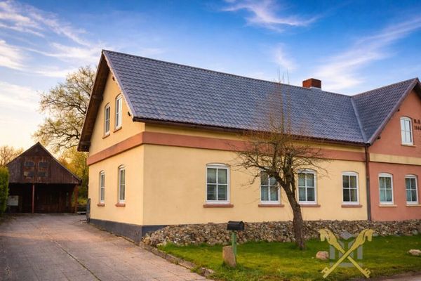 Make your dreams come true - peacefully situated semi-detached house awaits your ideas