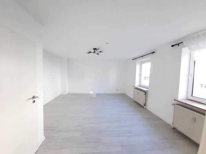 Modernes 1-Zimmer-Apartment mit Einbauküche | Top Lage – Wohn-/Schlafzimmer