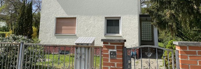 Hausansicht von der Straße