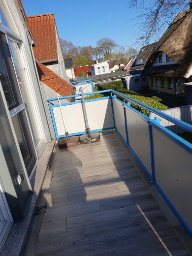 Provisionsfreie Maisonettenwohnung mit außergewöhnlichem Raumgefühl in Zingst – Balkon