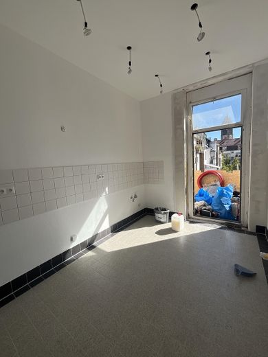 Piso de 3 habitaciones completamente renovado con 2 balcones en pleno Oststadt – Küche
