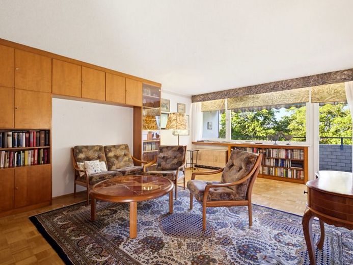 Wohntraum mit Weitblick: Lichtdurchflutete 3-Zimmer-Wohnung mit Loggia ins Grüne – Foto 1