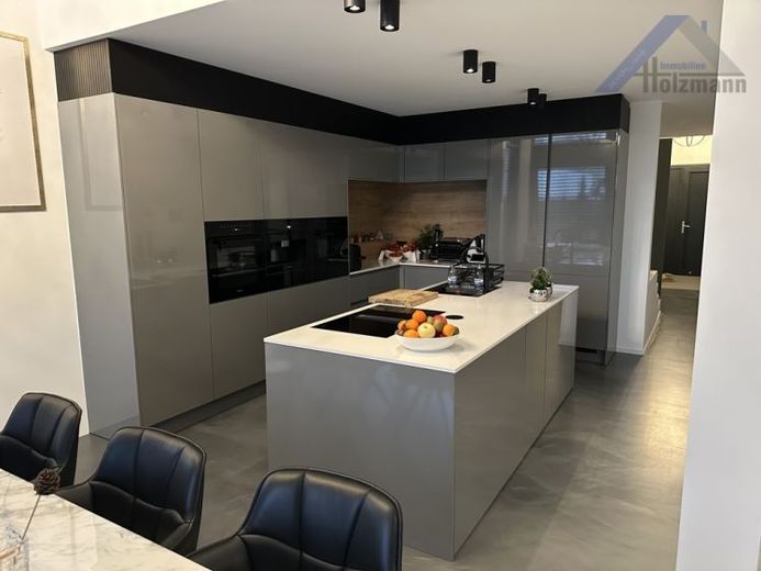 Moderne Stadtvilla mit Einliegerwohnung in Herford - Holzmann Immobilien – Foto 1