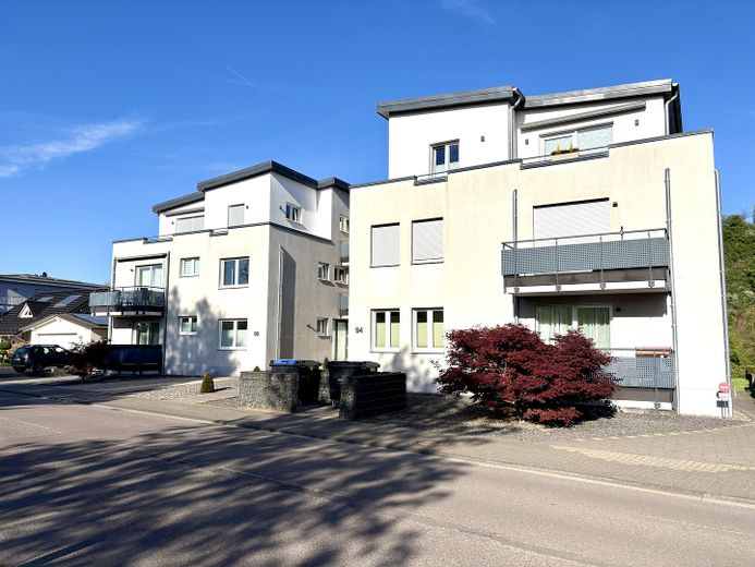 Traumhafter Saarblick – attraktive 3-Zimmer-Wohnung zum Einziehen – Außenansicht