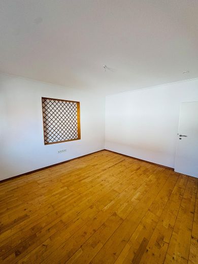 4-Zimmer-Wohnung mit traumhaften Taunusblick und eigenem Garten – Schlafzimmer