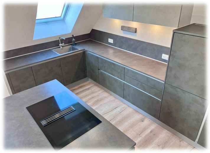 Toekomstbestendig wonen: moderne KfW-55-maisonette (A+) met groot dakterras & 2 parkeerplaatsen – Küche_2