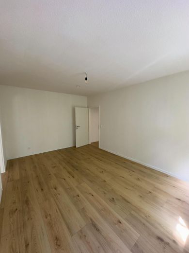 Wohnzimmer – Blick zum Eingang