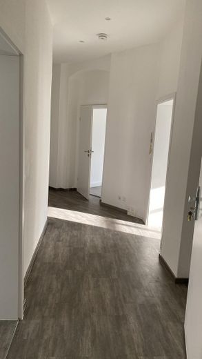 3 Zimmerwohhnung mit Einbauküche und Gartenanteil – Flur