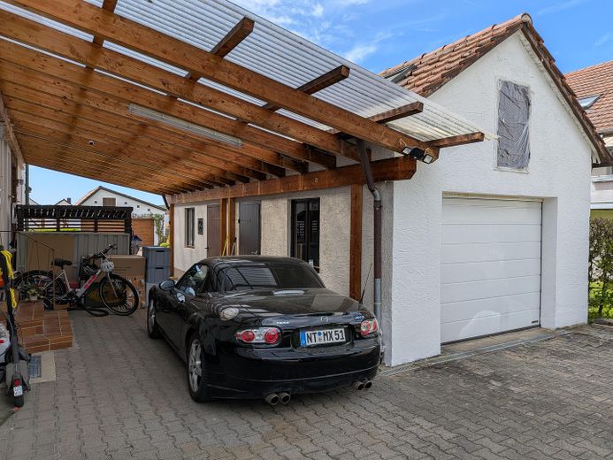 Garage mit Carport
