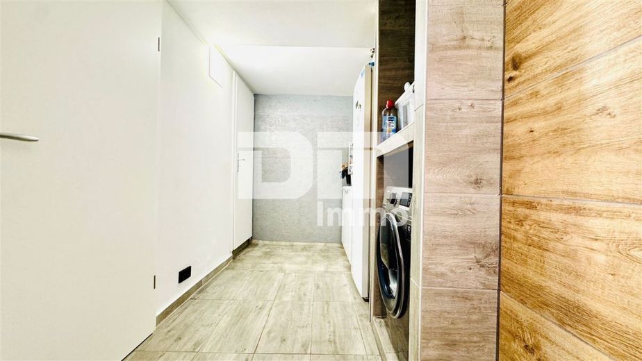 Schönes Wohnhaus mit Doppelgarage, Terrasse und Nebengelass in Traumlage – Waschdiele
