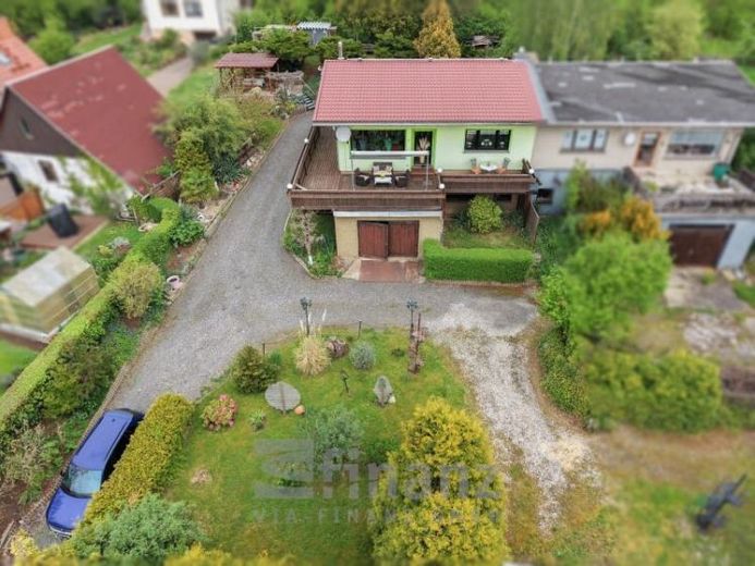 Doppelhaushälfte in Crimmitschau mit Kamin, modernem Bad, Terrasse, überdachter Sitzecke und Garage – फोटो 1