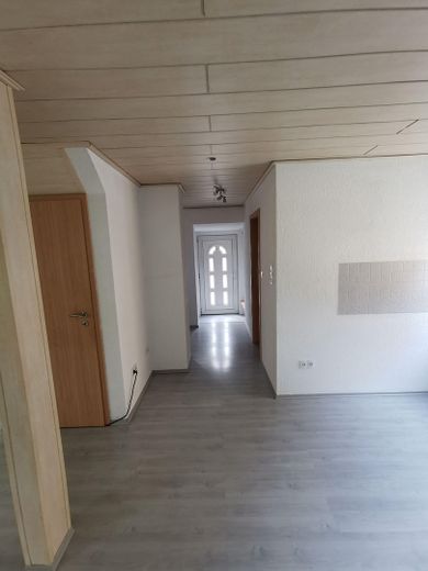 Blick von der Küche zum Eingan