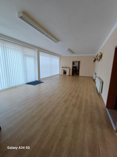 Veelzijdig bruikbaar commercieel vastgoed (kantoor, praktijk, hal, studio, ambacht, handel). 1a-locatie – Raum 2, ca. 50qm