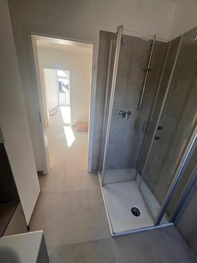 Bad inkl. Dusche & Badewanne