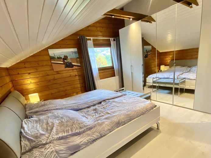 Maison individuelle avec appartement indépendant et vue dégagée *sans commission* – Elternschlafzimmer