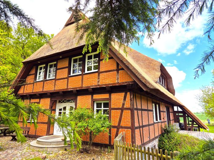 Landhaus unweit von Schwerin - Nachlaß bei zügiger Übernahme – Eingangsgiebel 2