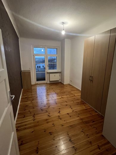 Attraente appartamento di 2 locali adatto alla condivisione in appartamento a Berlino-Johannisthal – Schlafzimmer (teilmöbliert)