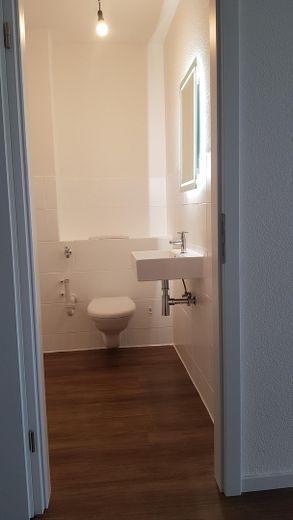 3-Zimmerwohnung am Bodensee mit Küche, Balkonen und Schwimmbad – Gäste WC