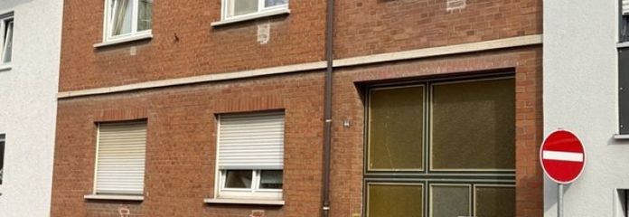Dom trzyrodzinny z dziedzińcem, ogrodem i stodołą w centrum Viernheim