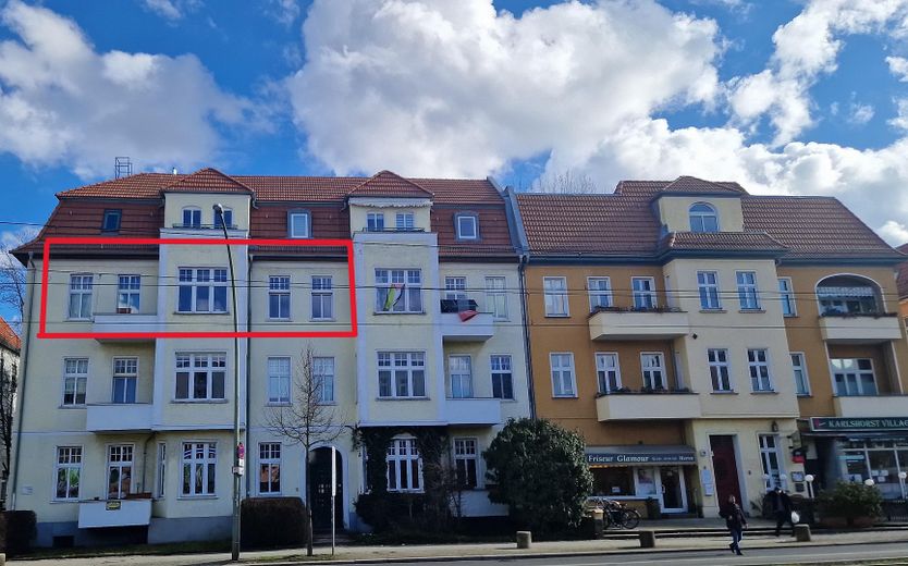 شقة أنيقة من 4 غرف في مبنى قديم | 130 m² | شرفتان | نافذة بارزة | موقع متميز بجوار محطة قطار S-Bahn Karlshorst – الصورة 2