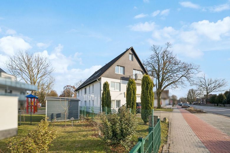 Attraktive Kapitalanlage: Vermietete Gewerbeeinheit in gefragter Lage, Stellplätze, Mietertrag – Ansicht Gehweg 2
