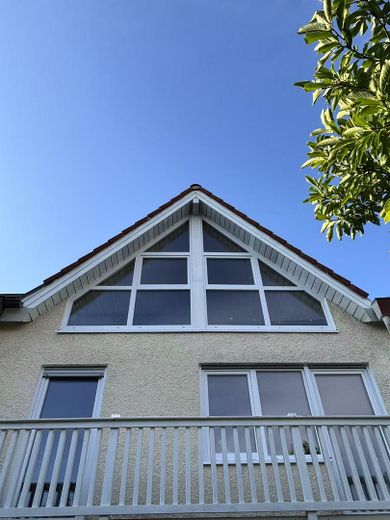 Attraente casa a schiera centrale di 5 locali in posizione privilegiata nei quartieri Wolfram e Herrenbach – Neue Dachgaubenfenster 3-fach 