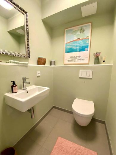 Appartamento di 3 locali di 92m² inondato di luce con 2 balconi, Ottensen/Othmarschen – Gäste WC