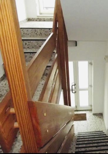 Provisionsfrei- Modern-energetisch-attraktiv Wohn/Geschäftshaus – modernes Treppenhaus
