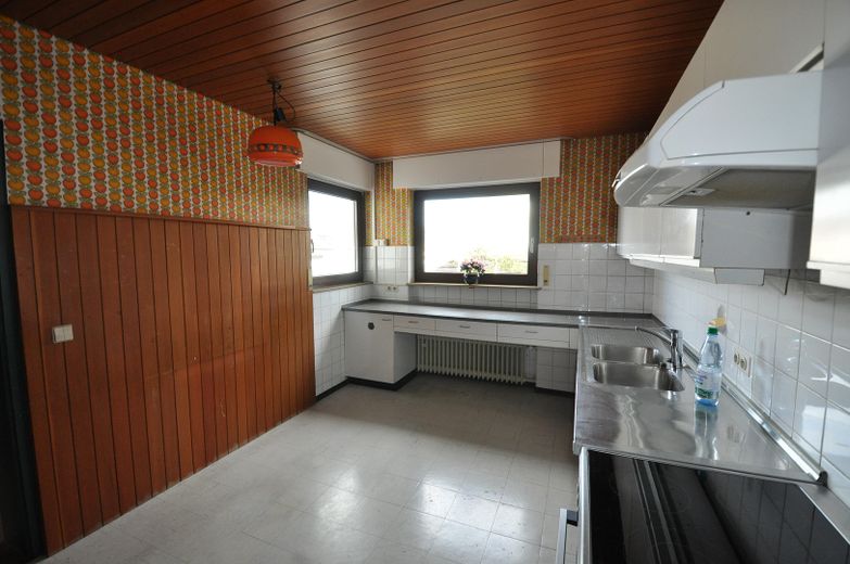 Privat: Familienfreundliches Reihenhaus mit Garten & Garage in bester Lage, Böblingen-Tannenberg – Küche