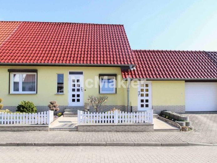 Charmantes Reihenmittelhaus mit Einlieger-/Ferienwohnung inklusive großem Grundstück und Garage – Foto 1
