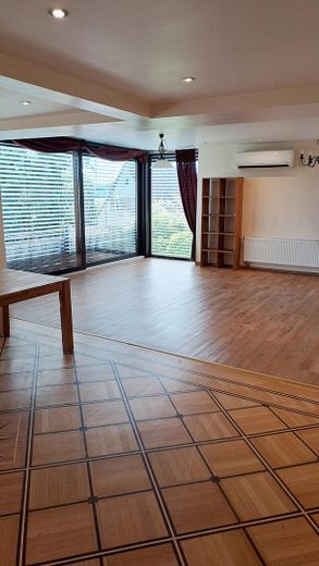 Traumhaus in Südlage - 1 bis 2 Familienhaus in Günterod – Panoramafenster geschlossen